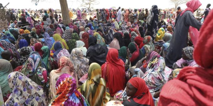 Laut UN-Bericht werden Frauen im Sudan systematisch Opfer sexualisierter Gewalt durch Milizionäre. (Symbolbild) Frauen Sudan Flüchtlingscamp