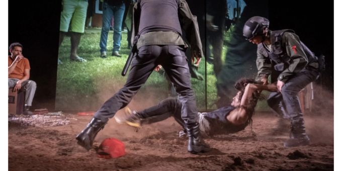 «Antigone im Amazonas» mit dem Theater NTGent, Indigenen und Aktivistinnen und Aktivisten der Landlosenbewegung. Antigone