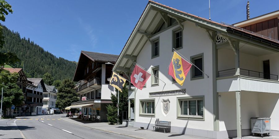 Die Gemeindeverwaltung Zweisimmen an der Lenkstrasse 5 in Zweisimmen. - Simmental