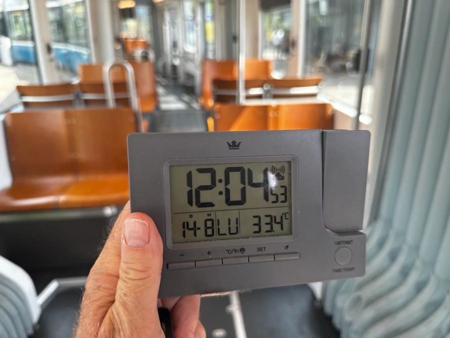 In einem anderen Tram der Stadt herrschten etwas niedrigere Temperaturen. Wohlgemerkt waren es aber immer noch 33,4 Grad.