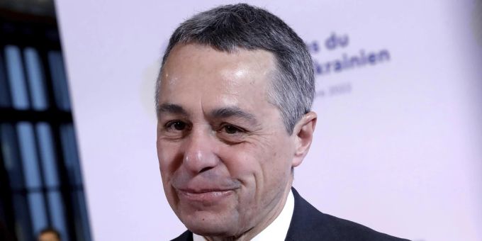 Bundespräsident Ignazio Cassis betonte an der Konferenz in Paris die Notwendigkeit, die Nothilfe und die humanitäre Hilfe für die Ukraine vor dem Wintereinbruch zu koordinieren. Ignazio Cassis Paris Ukraine