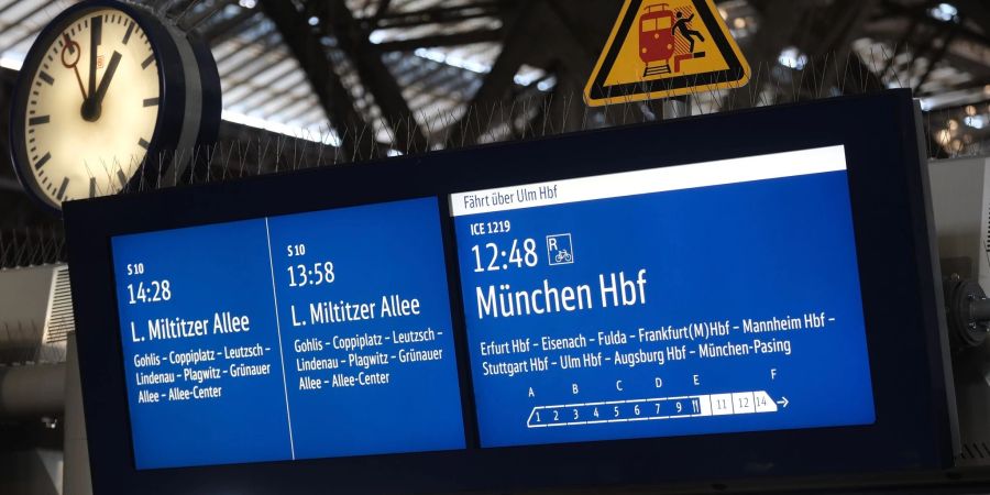 anzeigetafel hauptbahnhof leipzig