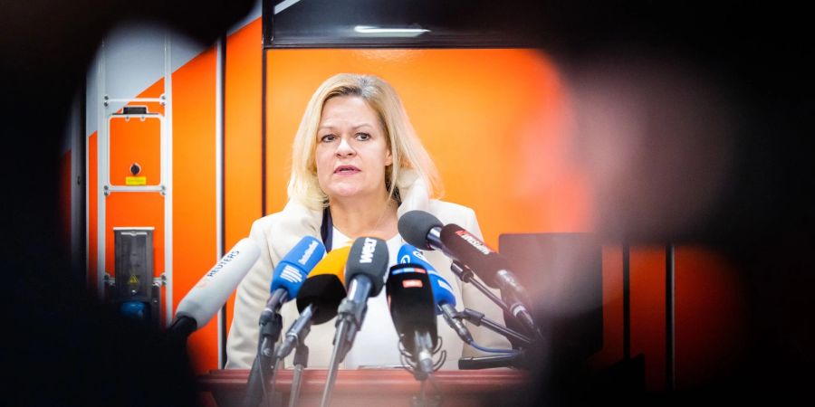 Bundesinnenministerin Nancy Faeser (SPD) spricht sich für eine Verschärfung des Waffenrechts in Deutschland aus.