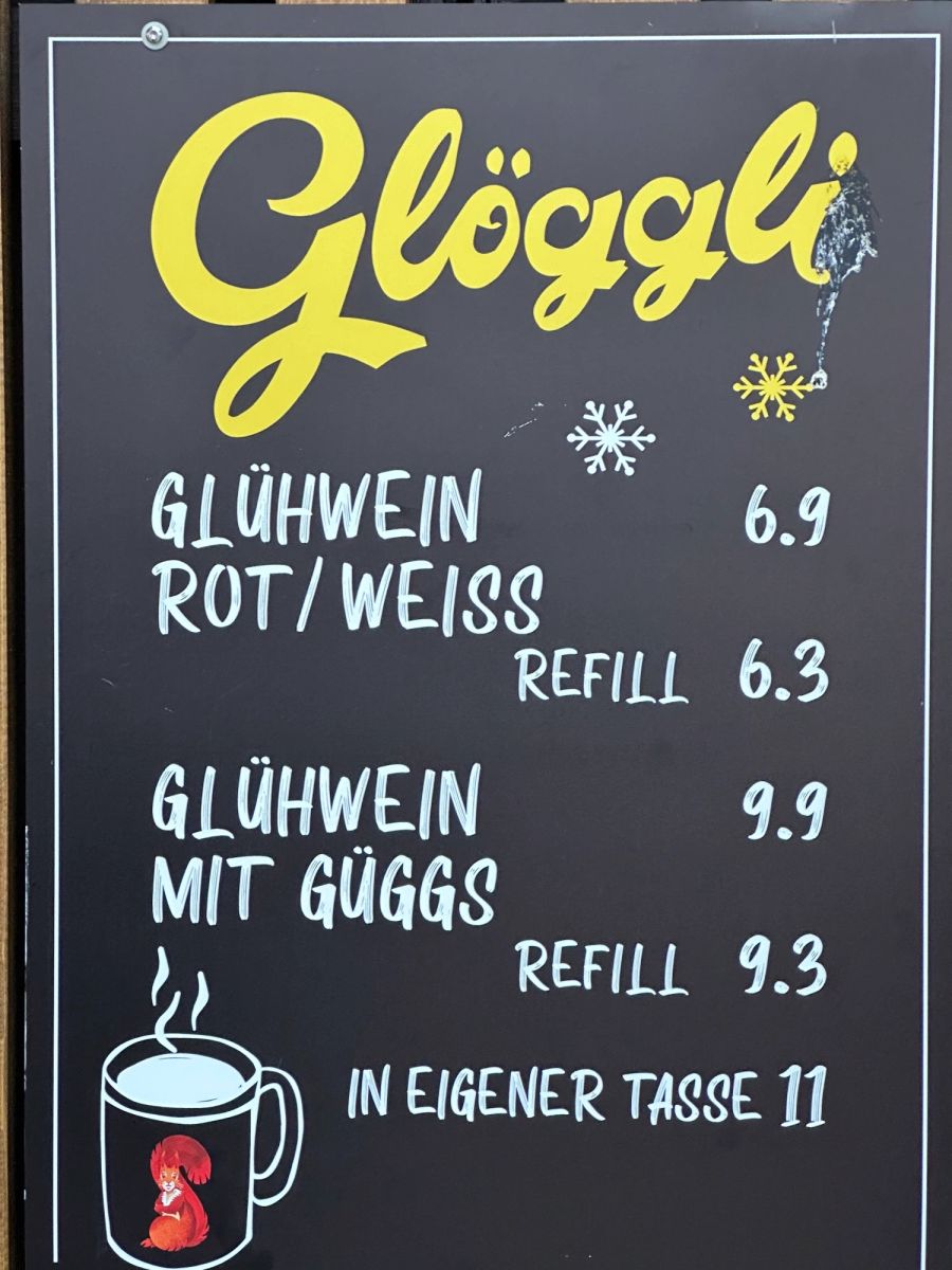 Ein Glühwein kostet stolze 6,90 Franken.