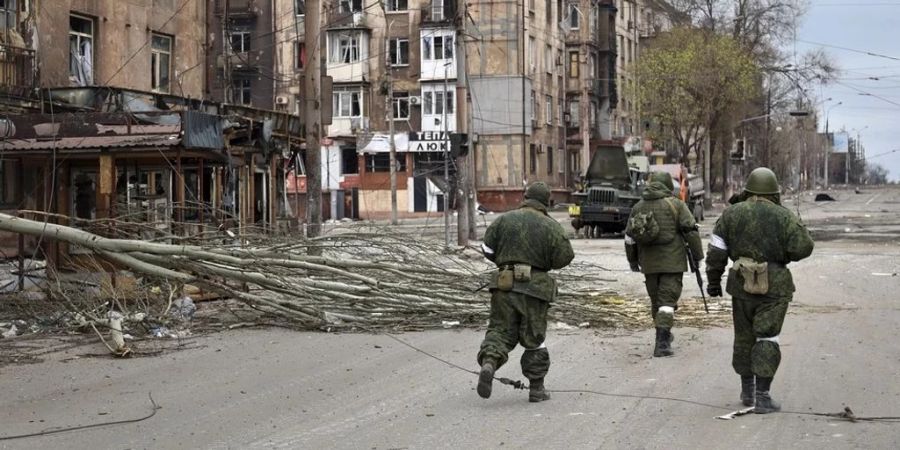 Das soll ein Grund dafür sein, dass von drei verletzten Soldaten im Schnitt einer noch auf dem Schlachtfeld stirbt. (Archiv)