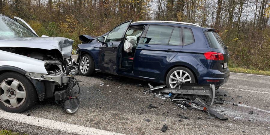 Hornussen: Frontalkollision fordert zwei Verletzte