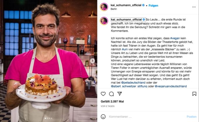 Kai Schumann präsentiert seine Torte, die komplett vegan ist. Vegan Kai Schumann