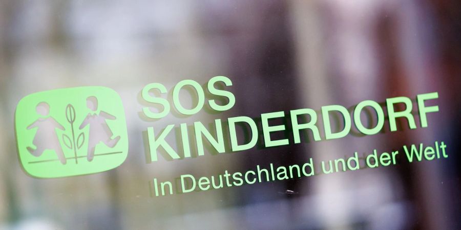 Ein SOS Kinderdorf soll eine Zuflucht für Kinder sein, doch nun kommen schwere Missstände ans Licht.