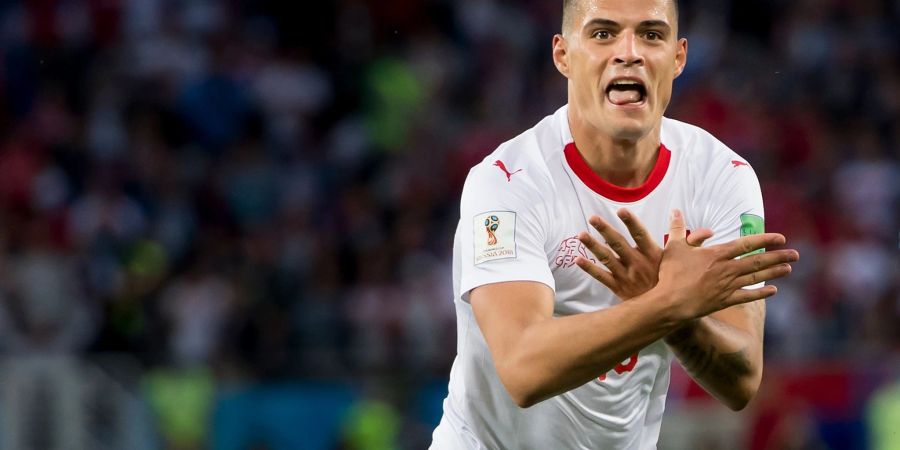 Der Schweizer Granit Xhaka formte nach einem Tor bei der WM 2018 den doppelköpfigen Adler.