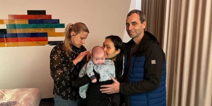 Leihmutter flüchtete - Ukraine-Babys aus Russen-Waisenhaus gerettet