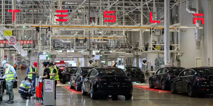 Die Tesla Gigafactory in Shanghai kämpfte dieses Jahr Corona-bedingt mit massiven Problemen Tesla Gigafactory Shanghai