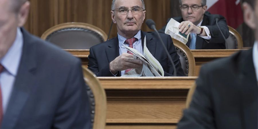 Der Gesundheitsexperte und ehemalige FDP-Ständerat Felix Gutzwiller weibelt für die besser Nutzung von medizinischen Patientendaten für Wissenschaft und Forschung. «Der Datenfriedhof ist gross», sagte er im Interview mit der «NZZ am Sonntag». (Archivbild)