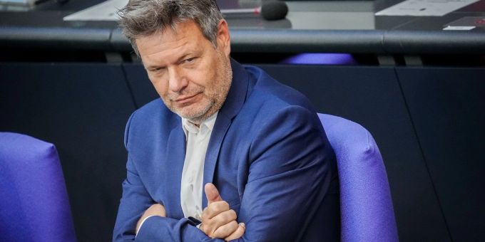 Robert Habeck (Bündnis 90/Die Grünen), Bundesminister für Wirtschaft und Klimaschutz, in einer Sitzung des Bundestags. Robert Habeck