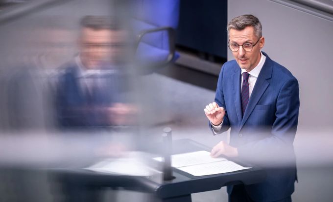 Lars Castellucci debattiert im Bundestag. Bundestag Sterbehilfe Deutschland Parlament