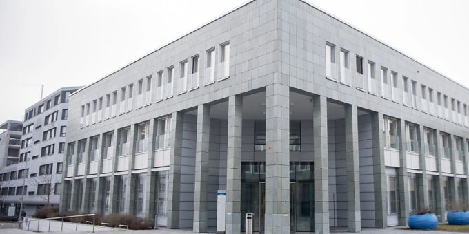 Der Berufungsprozess findet ausnahmsweise nicht im Gebäude des Obergerichts, sondern in dem des Strafgerichts statt. (Archivaufnahme) Angeklagte Beschuldigte schweigt Gericht
