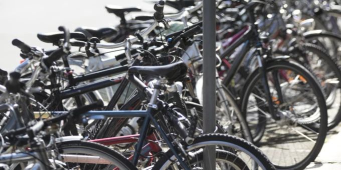 Bahnhof Basel - Das passiert, wenn man sein Velo trotz Verbot abstellt