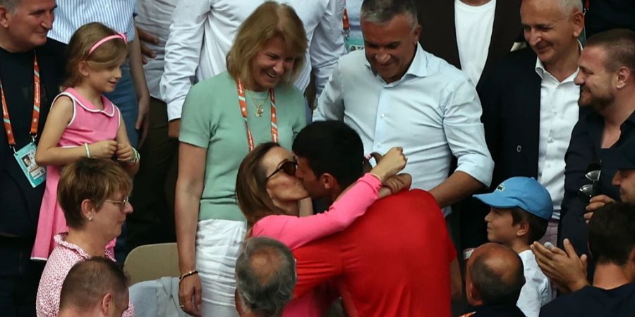 Schon beim Grand-Slam-Titel in Paris eilt Novak Djokovic zu seiner Jelena.