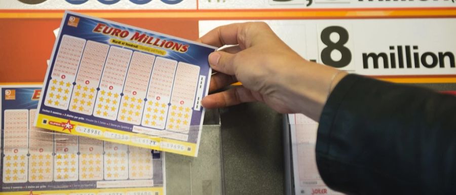 In Österreich erhalten Personen bei einem Lotto-Gewinn ab 80'000 Euro auf Wunsch Besuch von einem «Glücksboten».