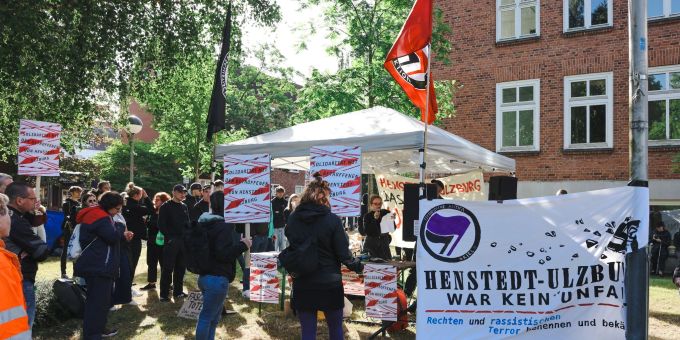 Mann vor Gericht - Demonstranten bei AfD-Treffen angefahren