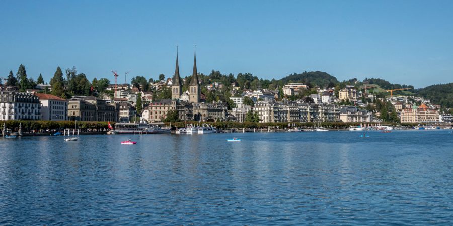 Ausblick auf den Vierwaldstättersee und die Stadt Luzern.