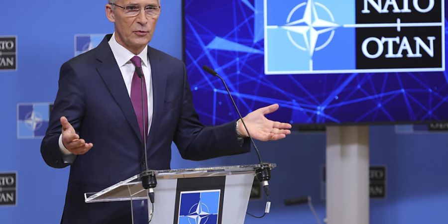 Jens Stoltenberg, Generalsekretär der NATO, spricht während einer Pressekonferenz nach dem Treffen der NATO-Verteidigungsminister im NATO-Hauptquartier. Foto: Olivier Matthys/AP/dpa