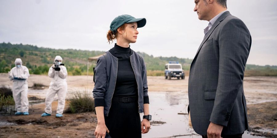 Annalena Gottknecht (Odine Johne) und Maik Briegand (Misel Maticevic) in einer Szene des Regionalkrimis «Lauchhammer - Tod in der Lausitz».