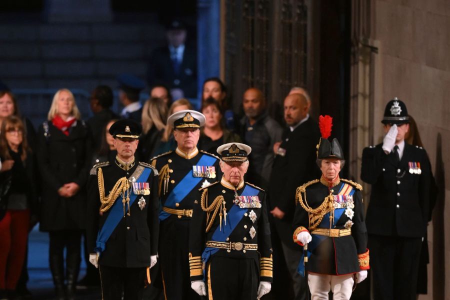 Prinz Andrew und seine Geschwister Edward, Anne und Charles.