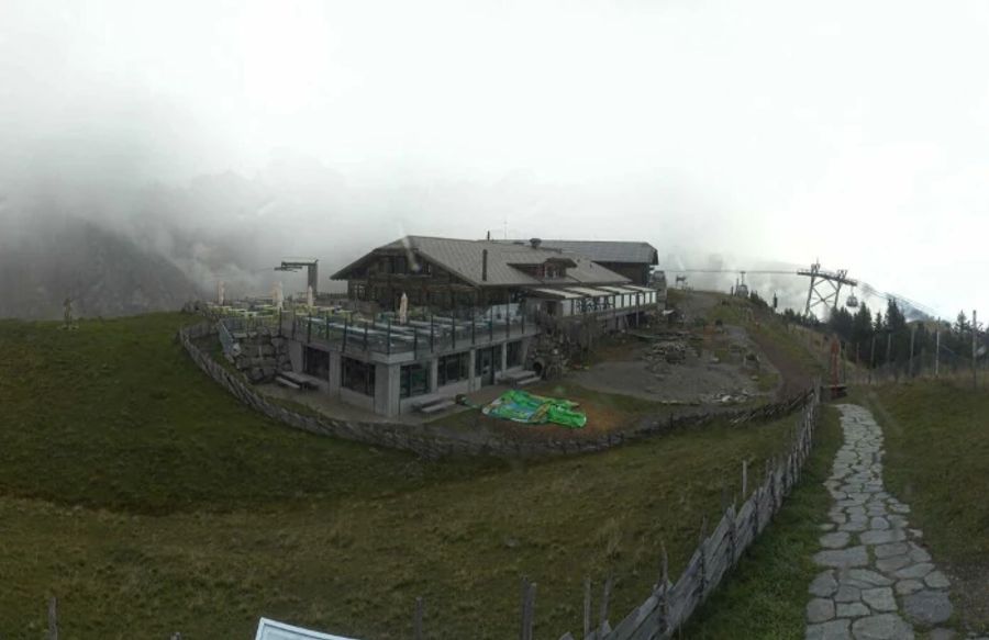 Bei der Station Sillerenbühl in Adelboden BE ist es sogar noch ganz grün.