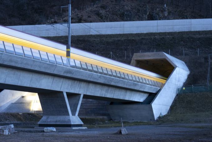 Ein Zug der Schweizerischen Bundesbahnen kommt von Lugano nach Norden durch den Ceneri-Basistunnel, aufgenommen am 17. Februar in Camorino, Kanton Tessin. (Archivbild) Schweizerische Bundesbahnen