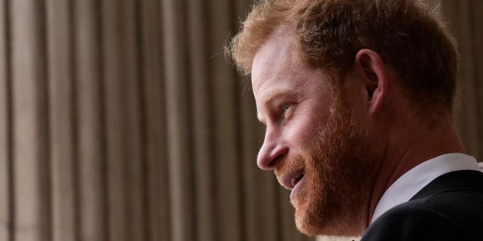 Prinz Harry und weitere Prominente haben eine gemeinsame Klage gegen den Verlag der «Mail on Sunday» und der «Daily Mail» eingereicht.