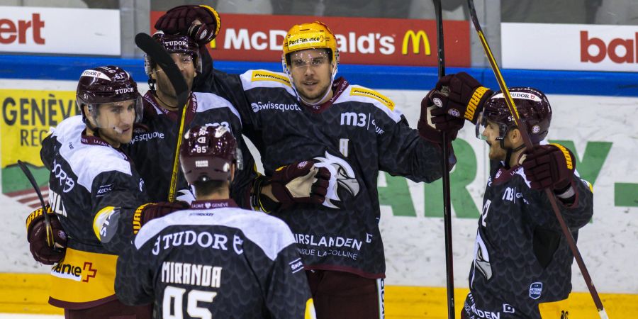 Servette jubelt über den Sieg gegen Fribourg-Gottéron und bleibt Leader.