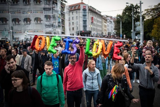 In der Slowakei protestieren Leute gegen Hass gegenüber der LGBTI-Community. Protest slowakei