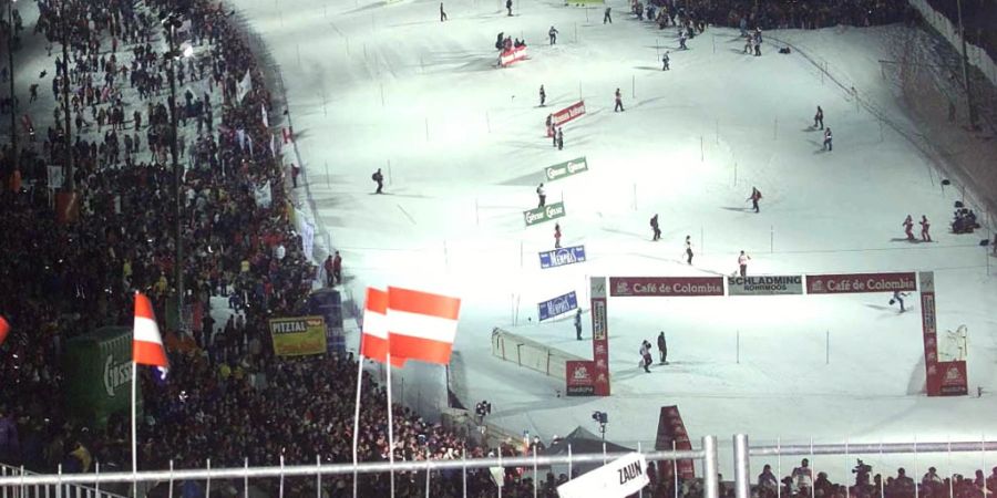 Ski-Rennen unter Flutlicht wie hier in Schladming sollen wegen der Energiekrise ihren Stromverbrauch einschränken. (Archivbild)