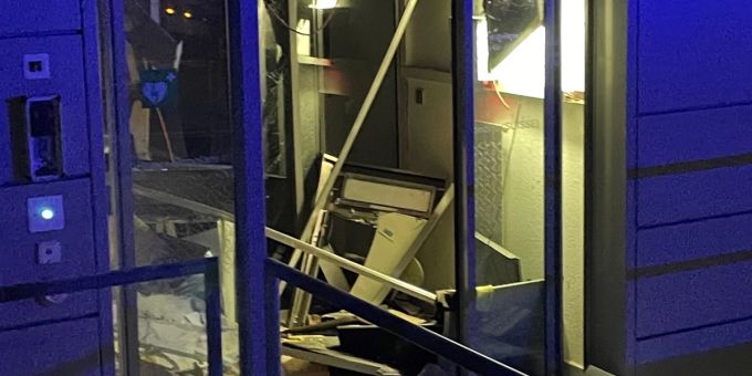Castasegna GR - Unbekannte Täter sprengen Bankomaten