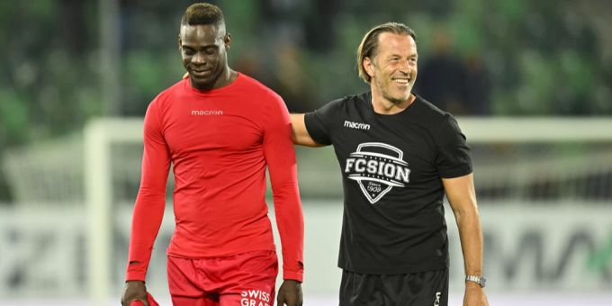 Auf dem Platz hat Mario Balotelli (l.) noch Steigerungspotential. In einer Statistik ist er trotzdem schon an der Spitze. Mario Balotelli