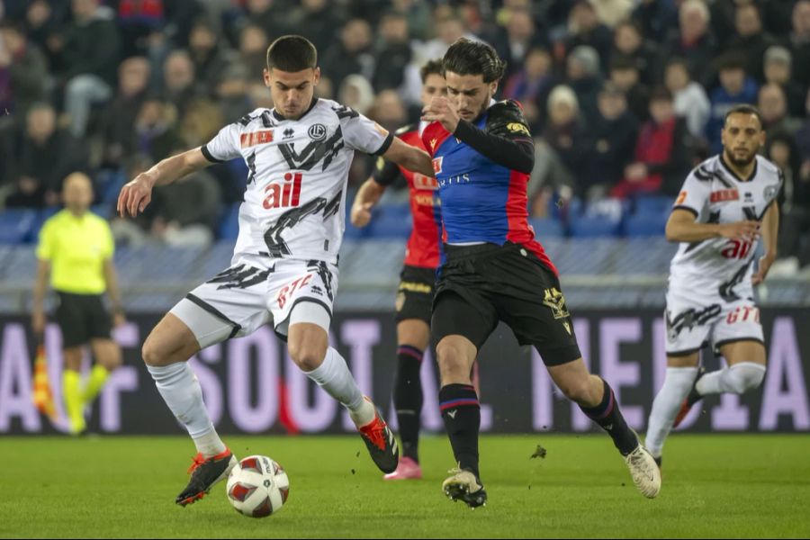 Leon Avdullahu (r.) steht mit der U21-Nationalmannschaft im Einsatz.