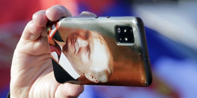 Besatzer wollen bald private Telefone der Ukrainer kontrollieren. Telefon Putin