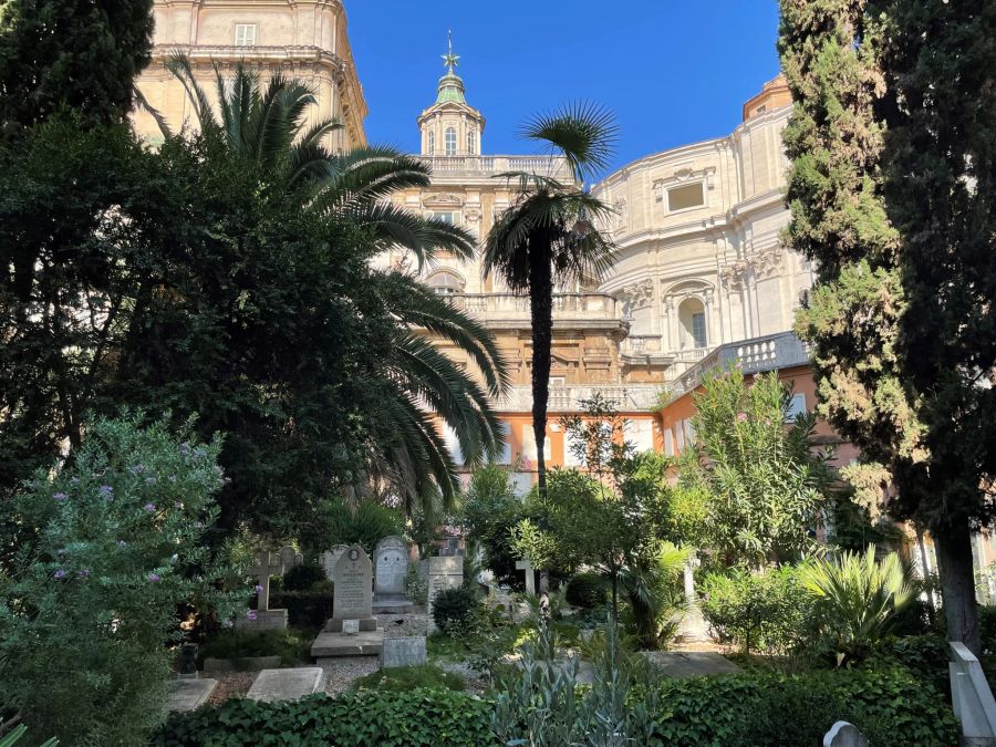 Friedhof Campo Santo Teutonico Vatikan Gärten Italien Rom