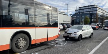 St. Gallen: Personenwagen kollidiert mit Bus