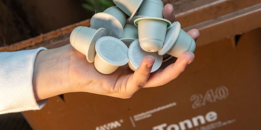 Wer Kapsel-Kaffee trinkt, produziert viel Müll. Kompostierbare Kaffeekapseln sind nach Ansicht der Verbraucherzentrale Baden-Württemberg keine Lösung.