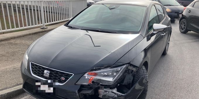 Bilten GL: 52-jährige Lenker prallt bei Ausfahrt A3 in Personenwagen. Bilten GL