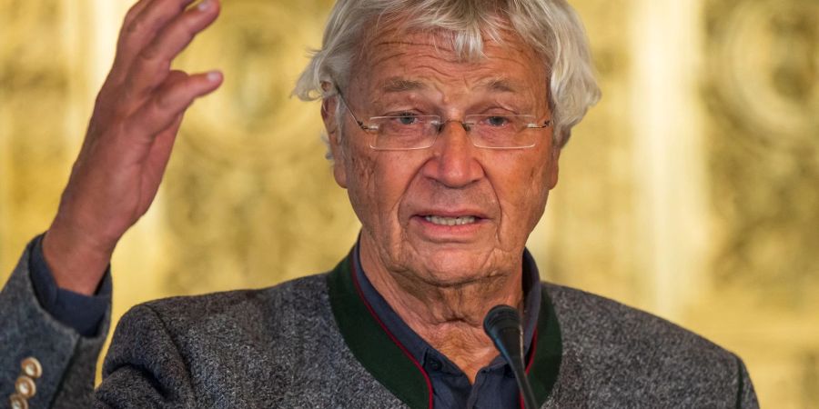 Der Kabarettist Gerhard Polt spricht im Prinz-Carl-Palais nach der Verleihung des Bayerischen Verdienstorden, den er zuvor vom bayerischen Ministerpräsidenten verliehen bekommen hat (2021).