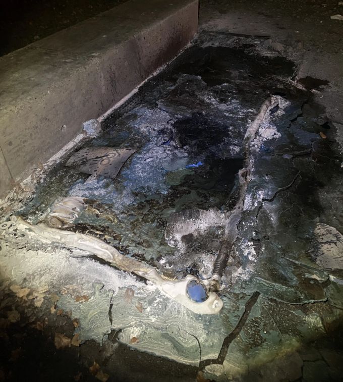 Die Toiletten dürften mutwillig in Brand gesteckt worden sein. Kantonspolizei Aargrau