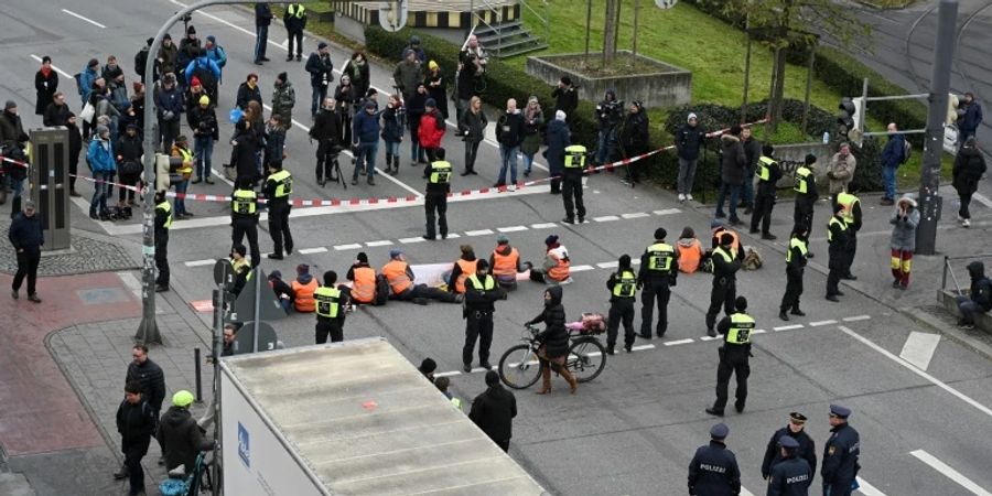 Strassenblockade von Klima-Aktivisten in München