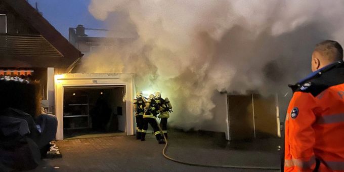 Rudolfstetten: Autos in Brand gesetzt Rudolfstetten: Autos in Brand gesetzt (Zeugenaufruf)