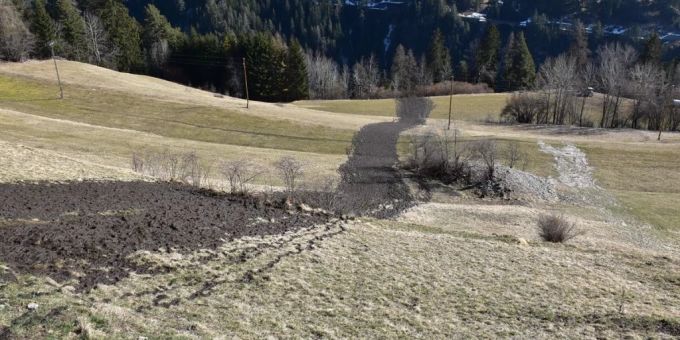 Schmitten Albula GR: Gewässerverschmutzung durch Gülle. gülle