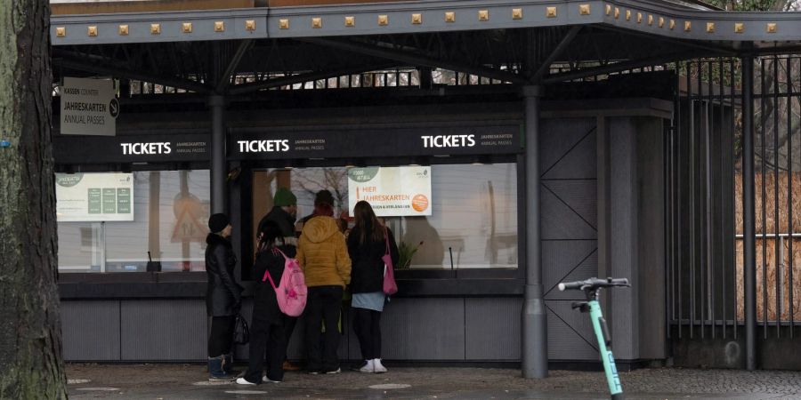 Einige Tageskarten für Zoo und Tierpark werden teurer. Der Zoo begründet die Preiserhöhungen mit der allgemeinen «Kostenexplosion».