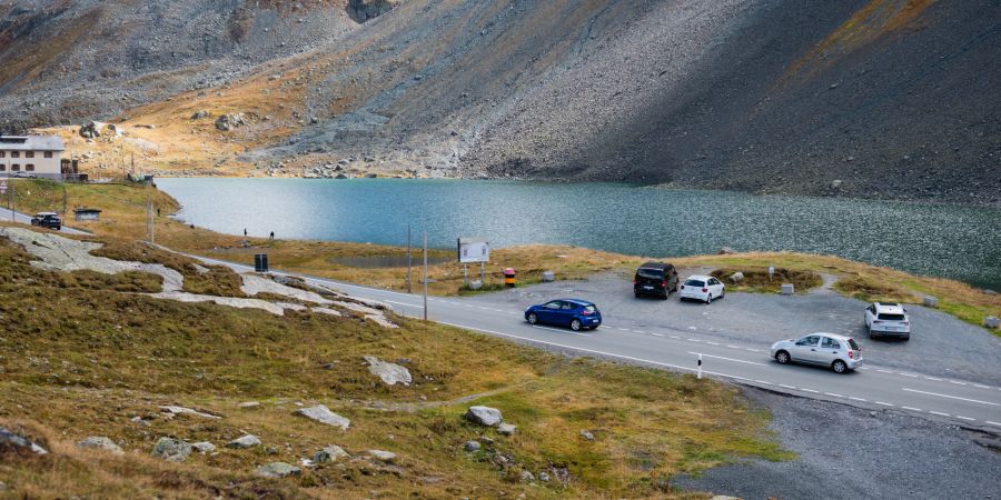 Die Passhöhe des Flüelapass, dem Gebirgspass zwischen Davos im Landwassertal und Susch im Unterengadin.