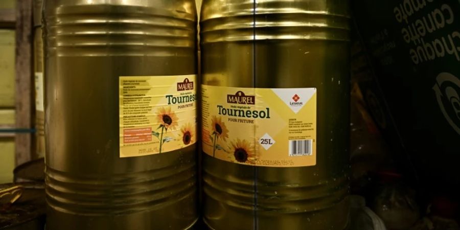 Fässer mit Sonnenblumenöl