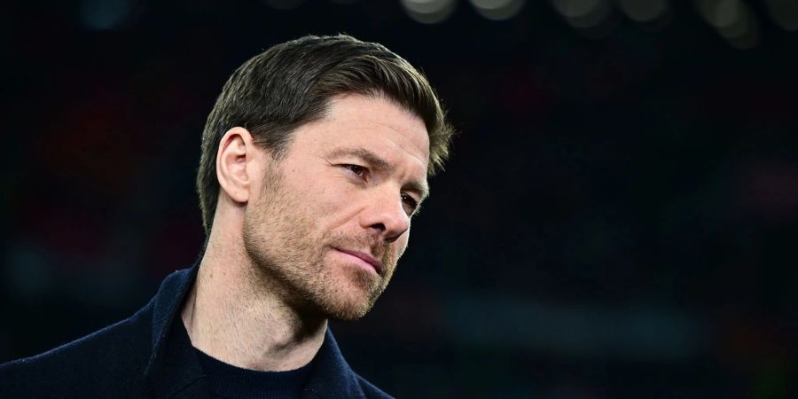 Leverkusens Trainer Xabi Alonso trifft mit seinem Team auf den FC Bayern.